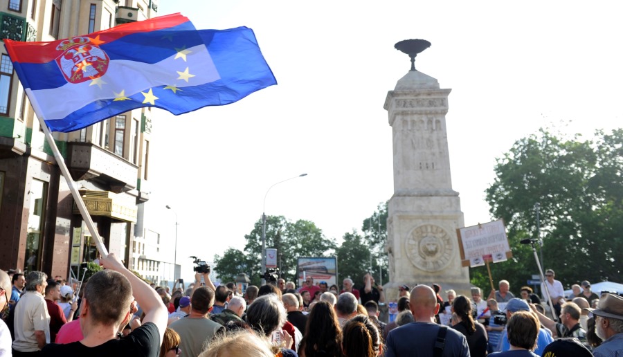 Protesta ne Serbi, paralajmerohet bllokimi i 30 qyteteve